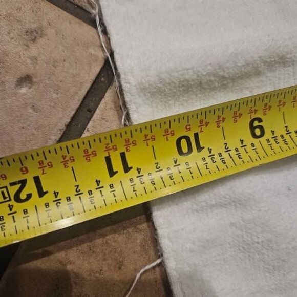 Set of 2 Christmas Embroidered White Hand Towels - Picture 5 of 8